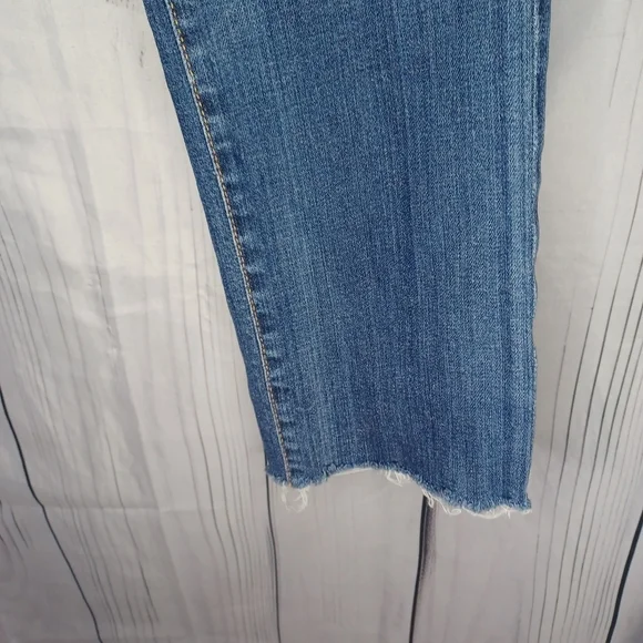 Lucky Brand Sweet N Straight Ladies' Blue Denim Jeans With Raw Hems - Picture 6 of 13